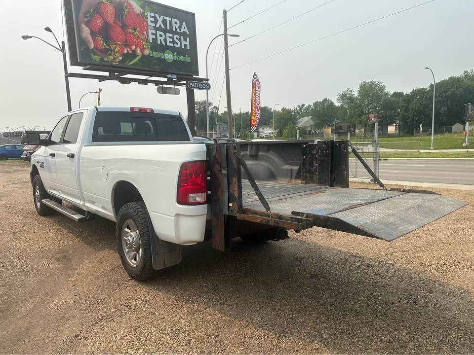 2018 Ram 3500 photo 4