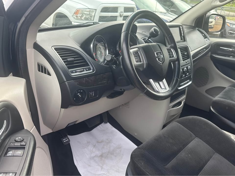 2015 Dodge Grand Caravan photo 4