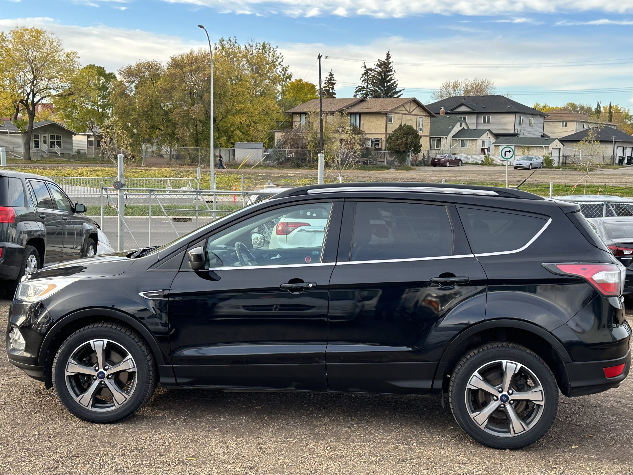 2017 FORD ESCAPE SE AWD 2.0L ECO BOOST WITH LEATHER INTERIOR