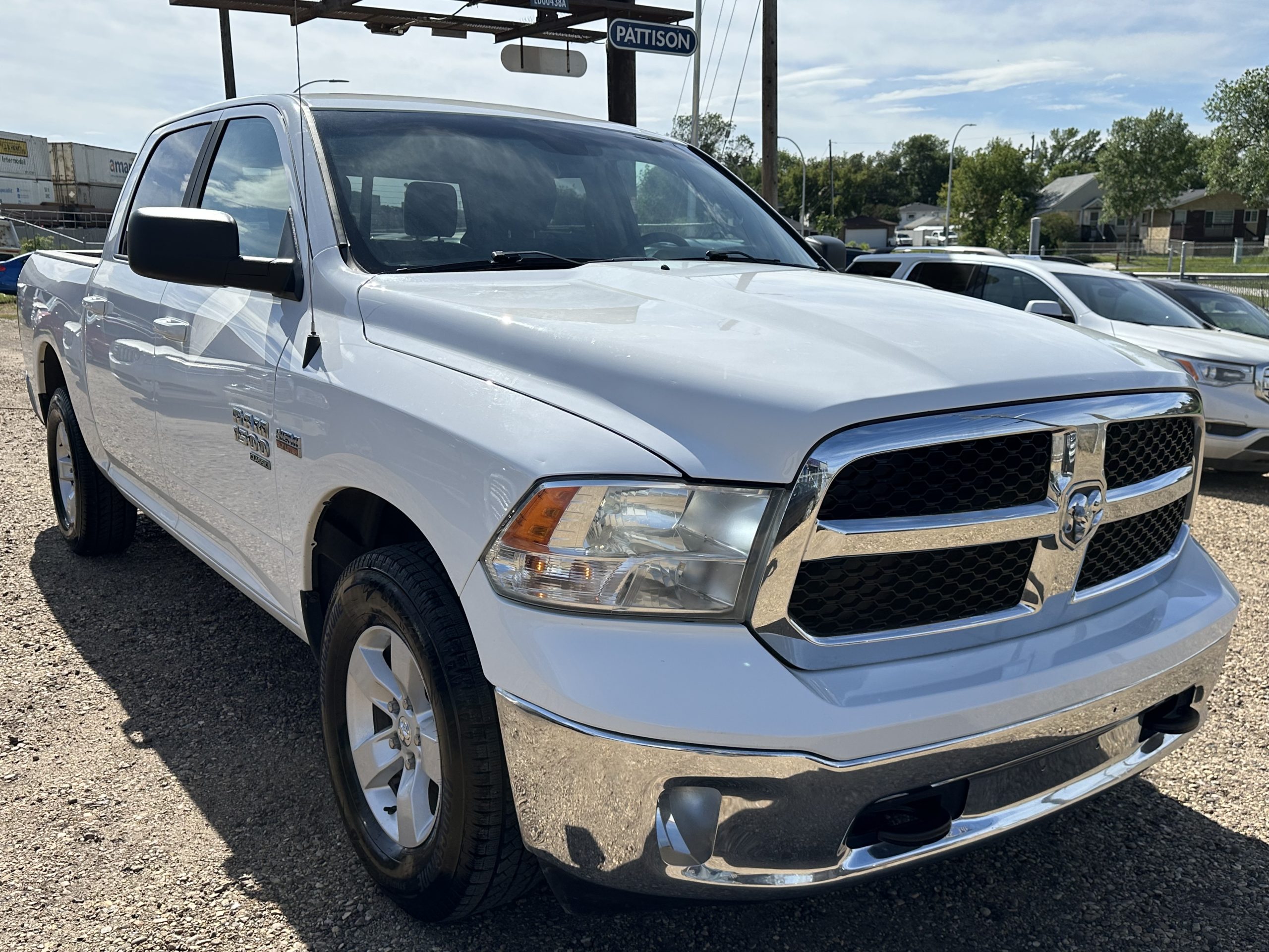 2019 Dodge ram 1500 classic slt crew cab-4×4 5.7l/r-v cam alberta acttive no accident